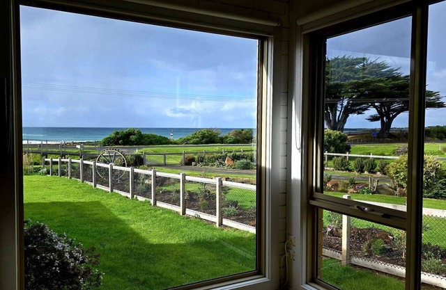 Light-filled 2 BR beachfront unit in town, walking distance to major attractions