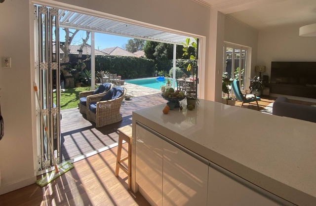 Light filled large home. 8mins drive to popular Eastern Suburbs beach