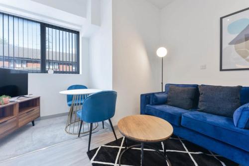 Light & Modern 1 Bed Budget Apartment Dudley