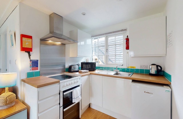 31 Tudor Court, Tolroy Manor