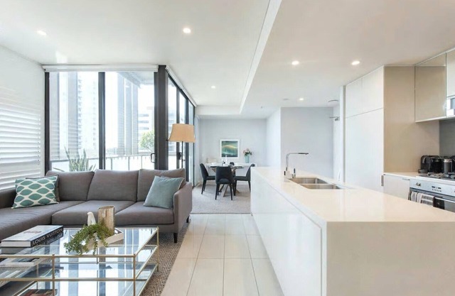 Light & Spacious City Fringe Apartment