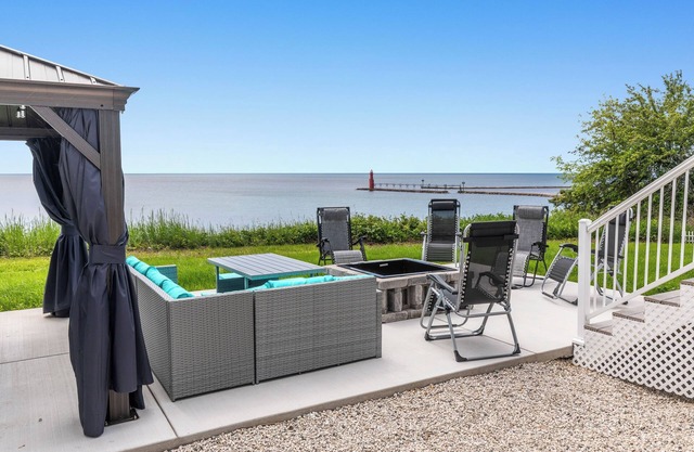 Lighthouse Retreat 35 min from Lambeau field for NFL draft!!!