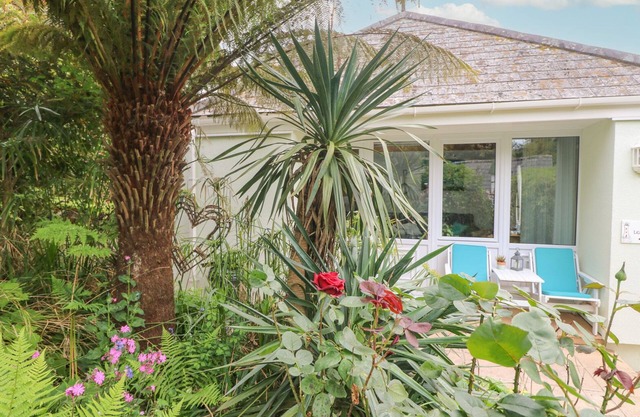 PHARE, romantique, avec un jardin à Praa Sands, Ref 1003555