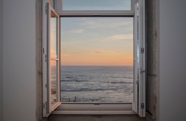 Liiiving à Porto | Luxury Beachfront Apartment II