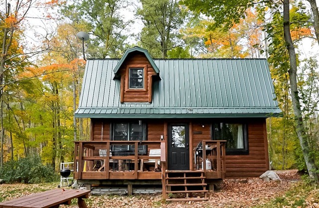 Une jolie petite cabane de lac près de Turtle Lake, WI. Éloignez-vous de tout!