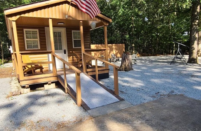 Lil Cabin w/ Hot Tub in Private Fenced in Area. Near KY Lake