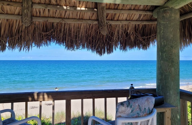 Lil Island Beach House Coastal Pet Friendly Escape w/ Patio & Private Beach