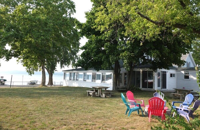 Lil's on the Lake - On Crystal Lake, Dog-Friendly, and Short Walk to Downtown Beulah!