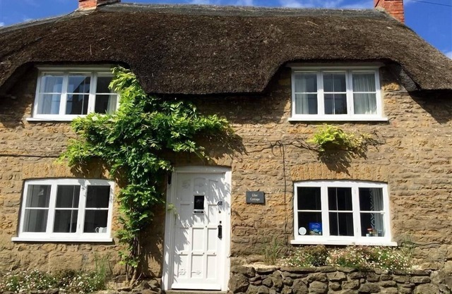 Lilac Cottage, BURTON BRADSTOCK