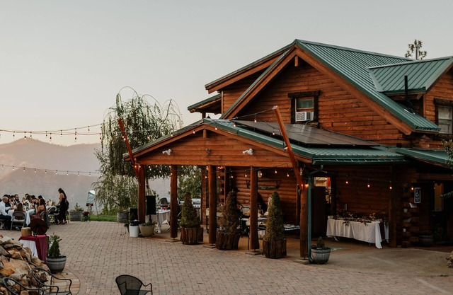 Profiter d'une belle Mountain Top Lodge, Surplombant les montagnes et les pics de Yosemite