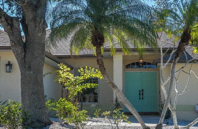 Lillian Lagoon Spacious 3BR Canal-Front Retreat in Port Charlotte