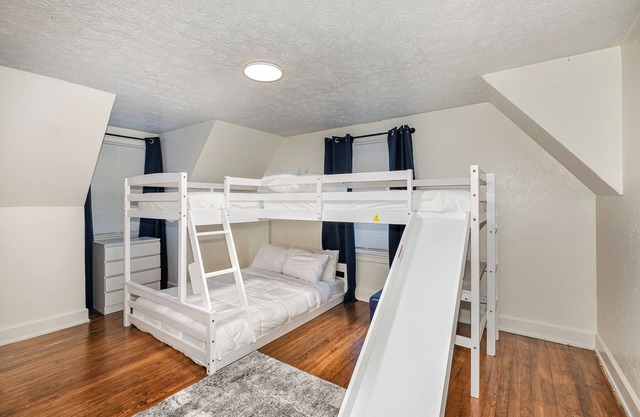 Lilly's Cottage-Minutes to the Ark!! Newly Updated! Sleeps 7!