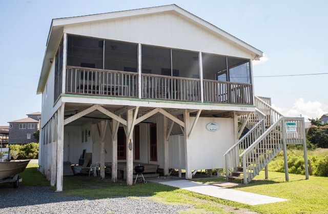 Lilly's Pad est un Classic Beach Box à Hatteras situé à l'arrière de la plage!
