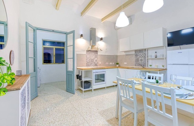 Lilly the Traditional Maltese Townhouse in Sliema