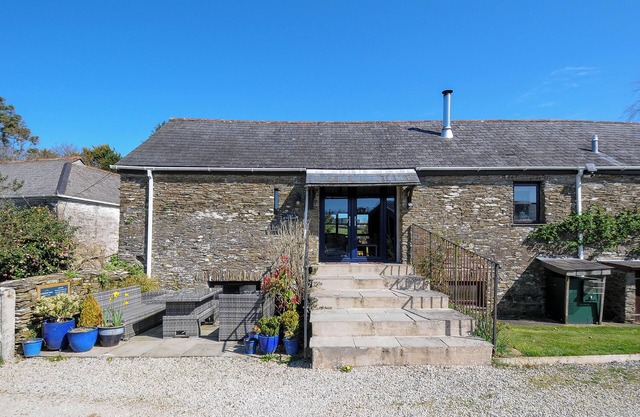 LILY COTTAGE, Animaux acceptés, avec feu ouvert à Looe, Ref 987239
