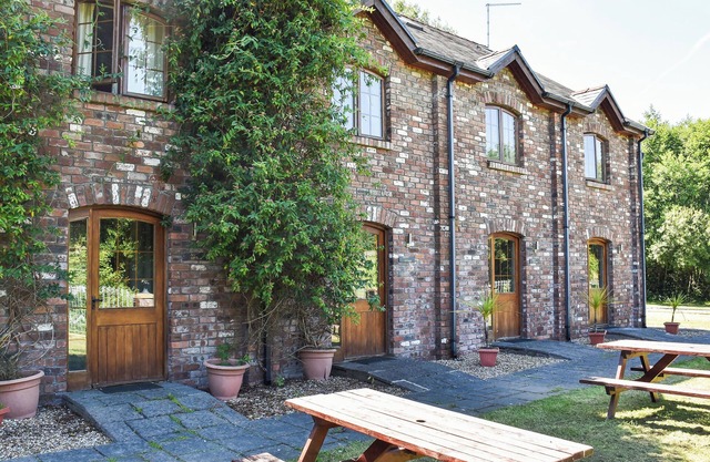 Lily Cottage - UK40101