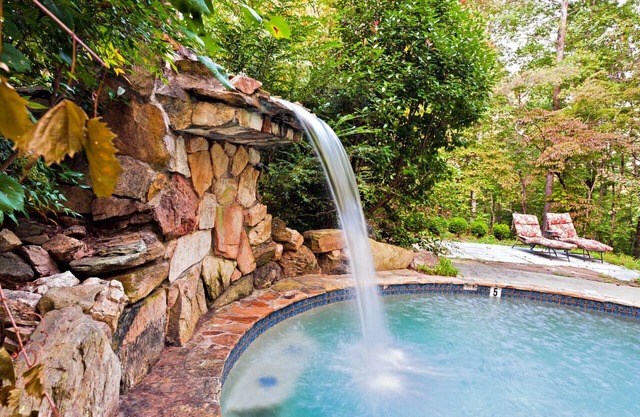 Lily Creek Lodge