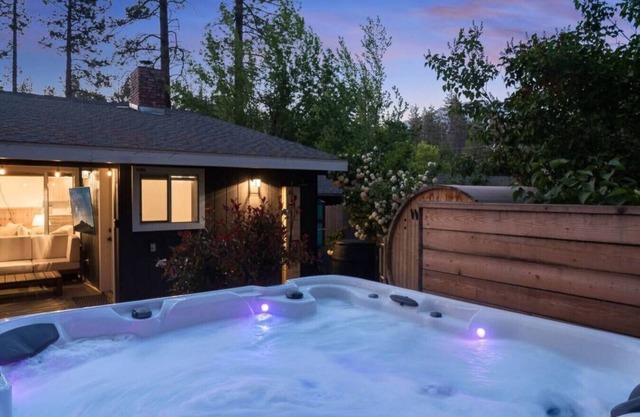 Lily Rock Cottage by Roav Retreats