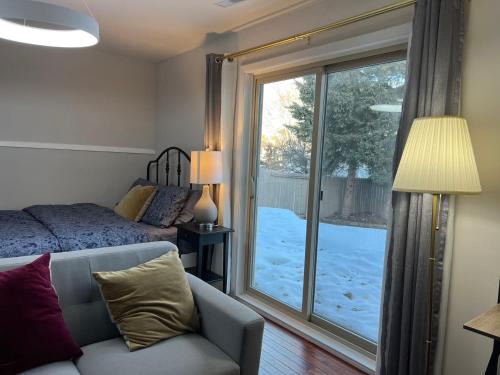 Lily room near golf and banff newly renovated VERY Quiet