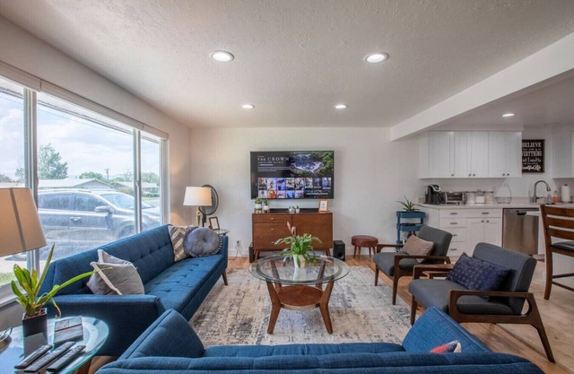 LilyPad Retreat + Pet friendly
