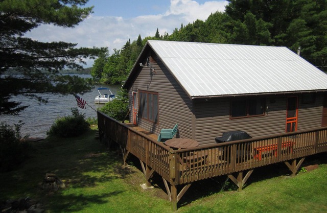 Lac Limekiln: Panorama Lodge Single Family Lakefront Adirondack Camp