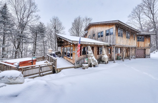 Maison de montagne familiale avec bain à remous privé et tennis de table - Près des pistes de ski