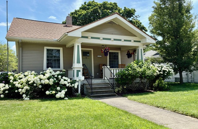 Lincoln 2 -Near Lake Michigan, Beaches, Luge, Fishing, EV Charger & Pet-Friendly