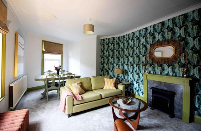 Lincoln Apartment freshly renovated common views