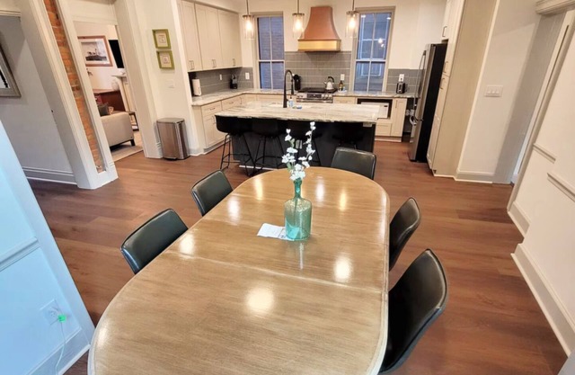 Lincoln Locale - Newly Renovated 4-Bed in Charming Italian Village near High St