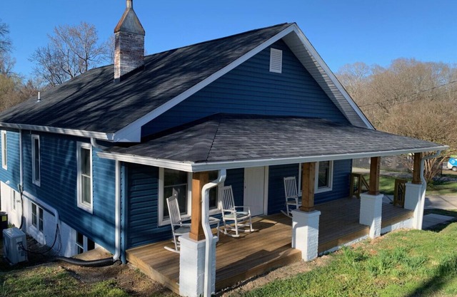 Lincolnton Rail Trail Downtown Family Home | Newly Renovated Walk to Main Street and Splash Park!
