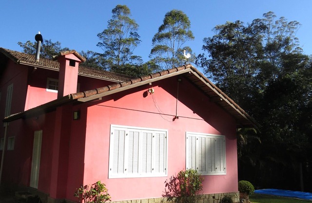 Linda Casa em Mury, com Riacho e Lareira
