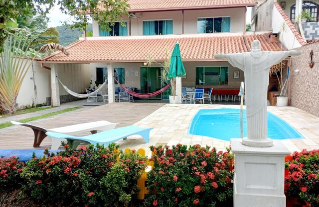 Linda casa com piscina aquecida e ar condicionado a 1h do RJ