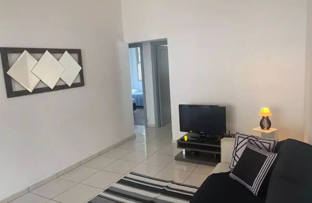 Linda Casa Para Grupo/ 1km da Expo SP /500m Metrô