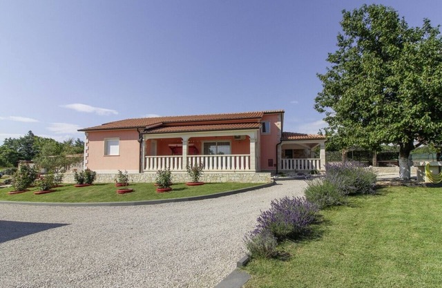 Linda à Lovrinići (maison pour 5-6 personnes)
