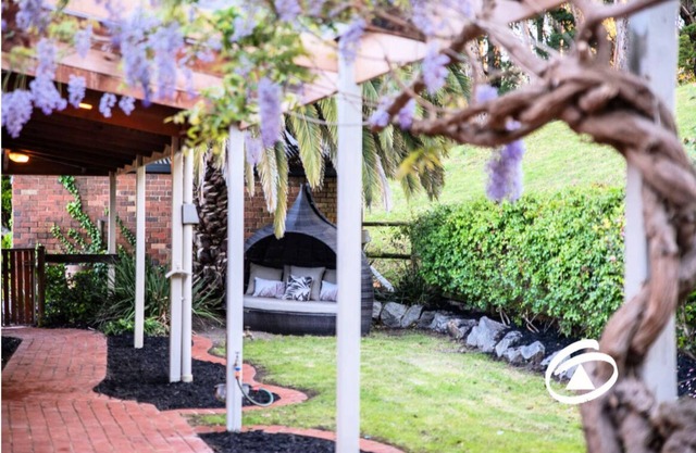 'Linden Rise' cosy farmhouse, peace & charm with views for miles. Pet Friendly