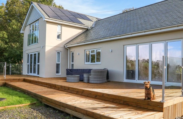 LINDEN VIEW, family friendly, luxury holiday cottage in Combe Martin