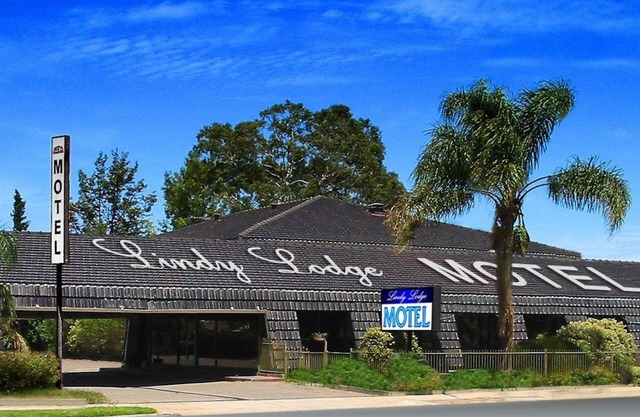 Lindy Lodge Motel