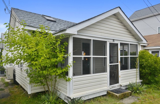 Activités quotidiennes. LINGE INCLUS *! ÉTAPES DE L'OCÉAN, DEWEY BEACH, À PIED DES RESTAURANTS ET PLUS. Un étage, 2 chambres 1 salle de bain, chalet à quelques pas de l'océan.