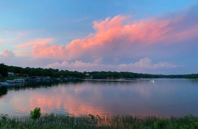 Linn Valley Lake House -Lakes, Golf, Pool, Fishing