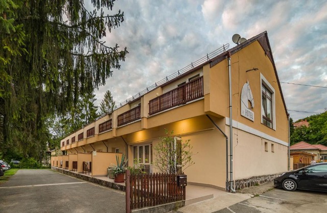 Lipicai Hotel és Étterem