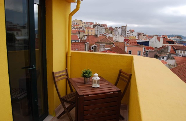 Maison de Lisbonne, Bairro Alto, Mercês