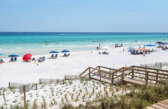 Écoutez le Waves Crash de chaque pièce dans ce Condo Relaxant Gulf Front!