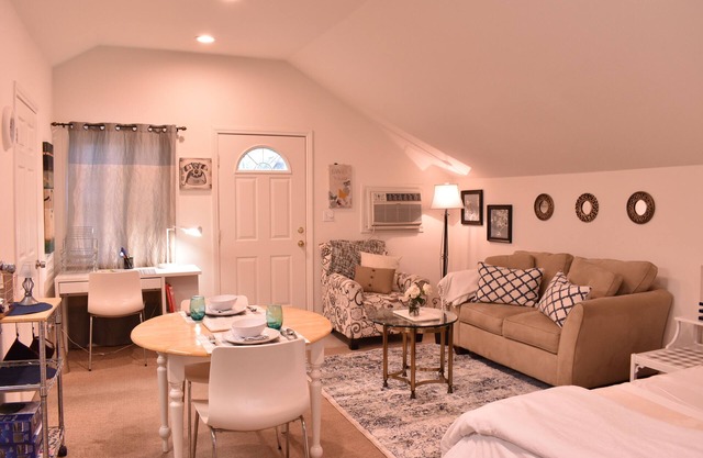 Lite & Airy Sherman Oaks studio w / jardin, près de Universal Studios.