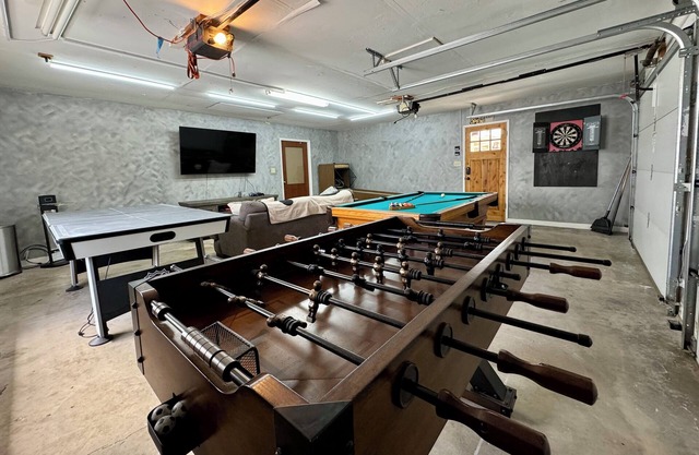 Little Acre, Hot tub, Pool, Gameroom, family & pet friendly, near Yosemite,