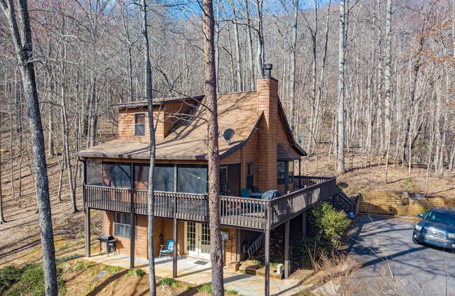 Little Bear Lodge- Pet Friendly-Centrally Located-UNDER NEW MANAGEMENT