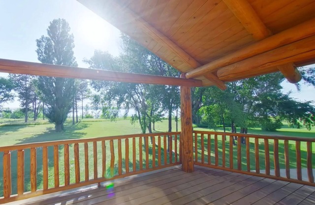 Waterfront log cabin on the Missouri River near Linton, 1 hour from Bismarck!