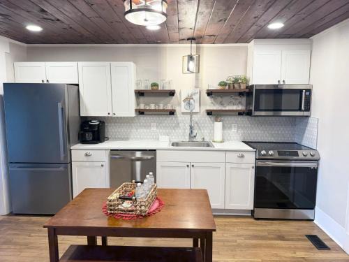 Little Bit-A-Cozy, 2BR Retreat