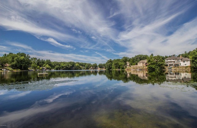 LITTLE BLUE BUNGALOW (Lac Horseshoe) Gowen, MI: Animaux domestiques, bord du lac, escapade en famille!
