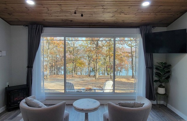 Little Blue, Charming Lakefront McAlester OK