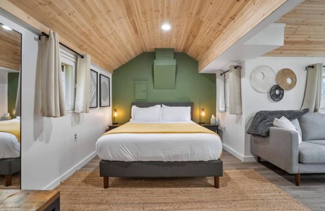 Little Blue - Renovated Tiny Home - Caseville Beach - Golf - Kayak - Hike
